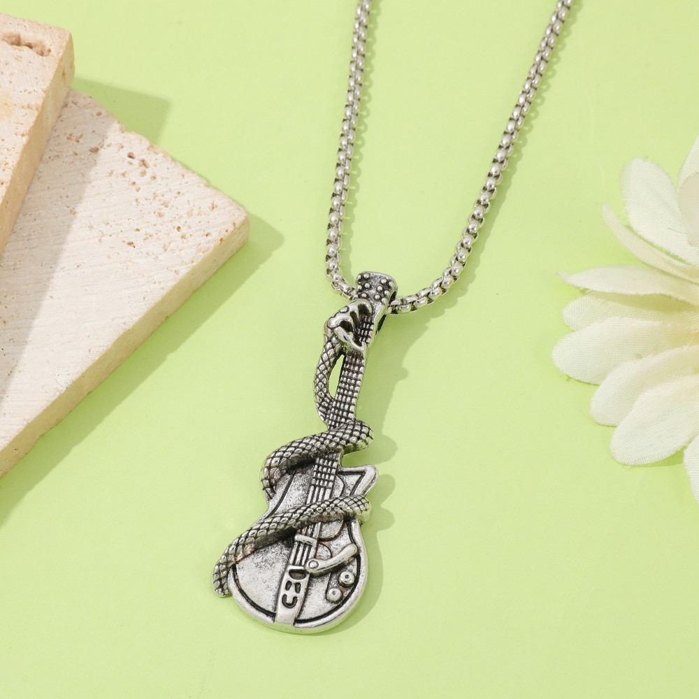 Colar com pingente de cobra e  - Vintage Item avaliação e preço