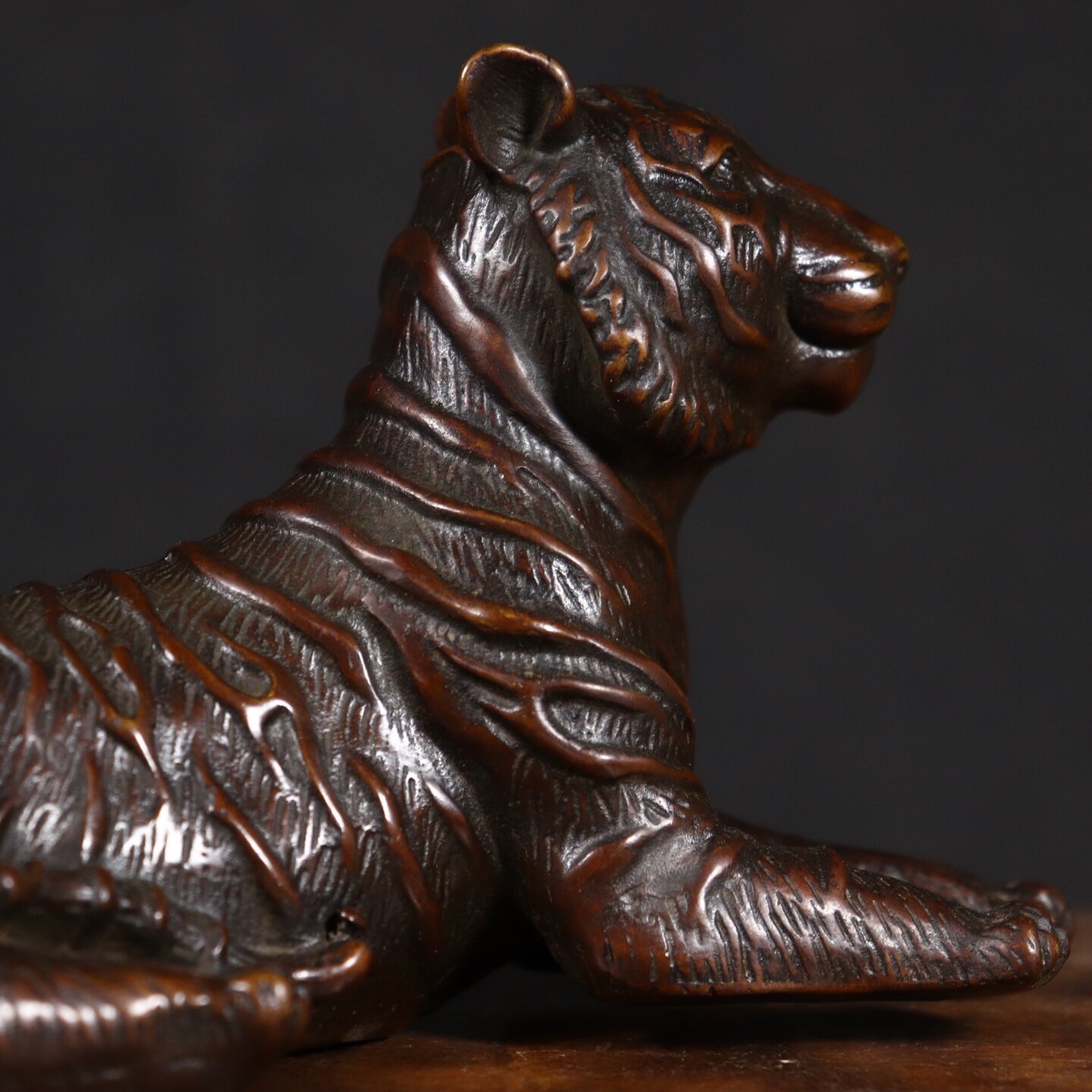 Estátua de Tigre de Cobre Vint - Vintage And Collectible Stores avaliação e preço