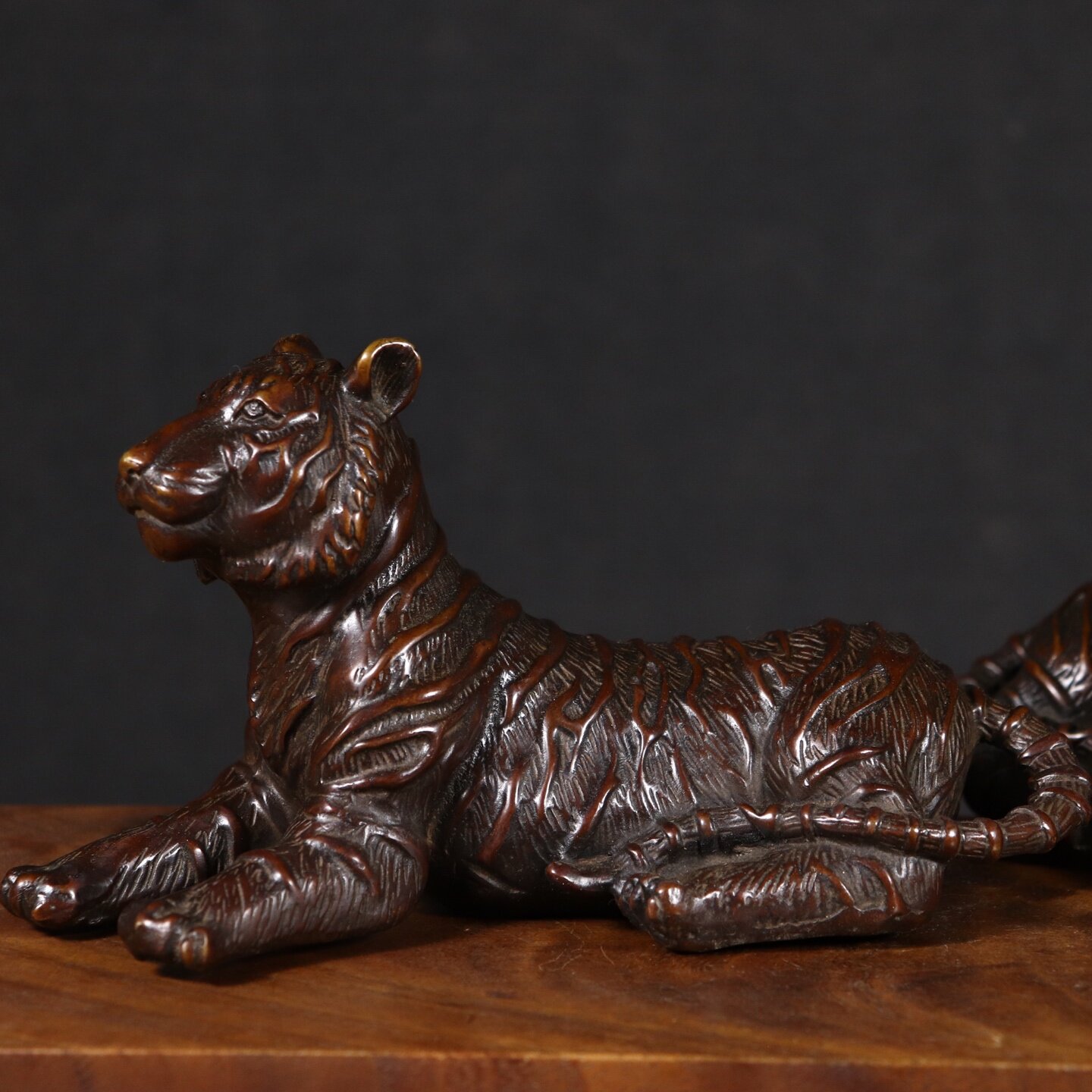 Estátua de Tigre de Cobre Vint - Vintage And Collectible Stores avaliação e preço